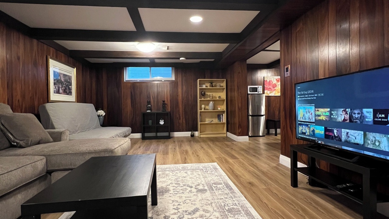 Photo of Livingroom in Bayview Woods - Steeles
