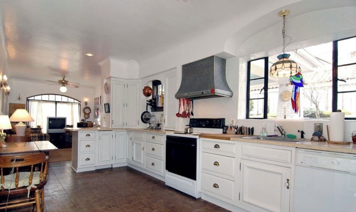Photo of Kitchen in Rosslyn Farms