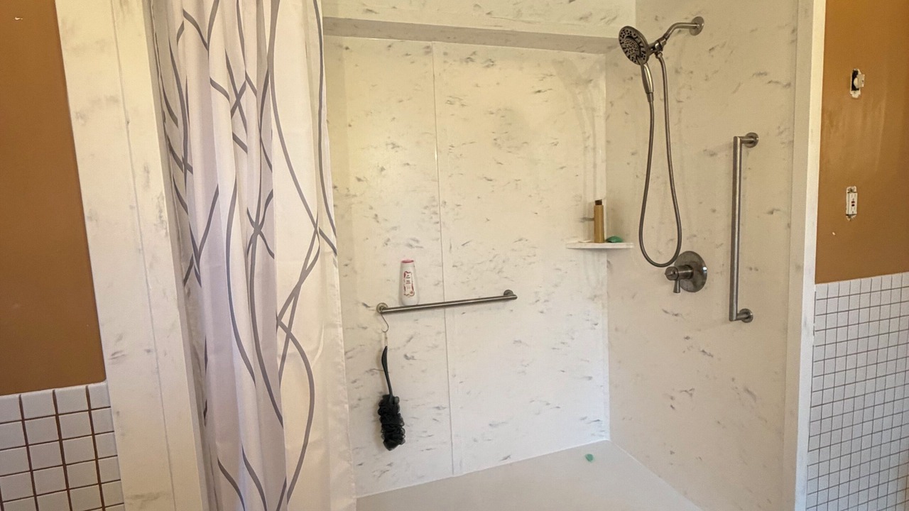 Photo of Bathroom in Rosslyn Farms