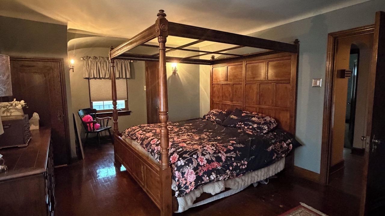 Photo of Bedroom in Rosslyn Farms