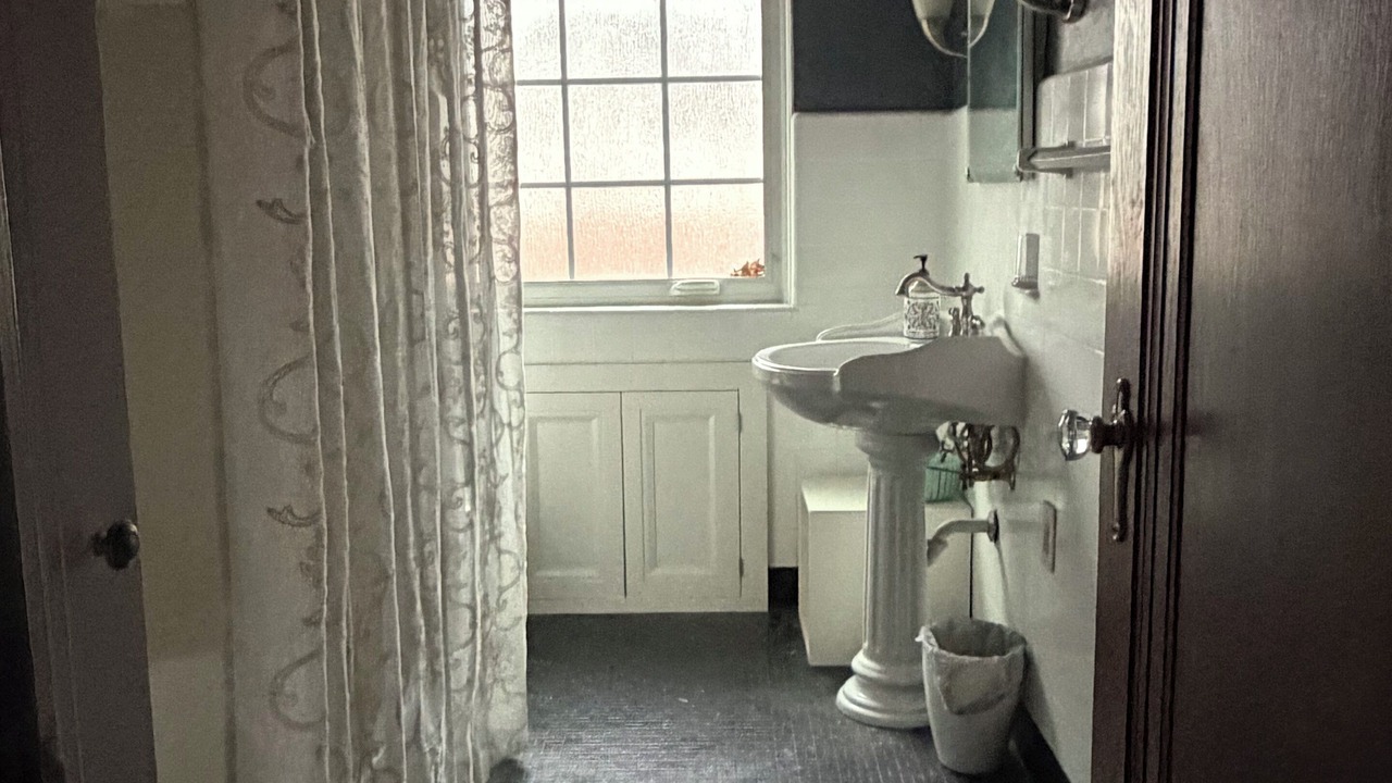 Photo of Bathroom in Rosslyn Farms