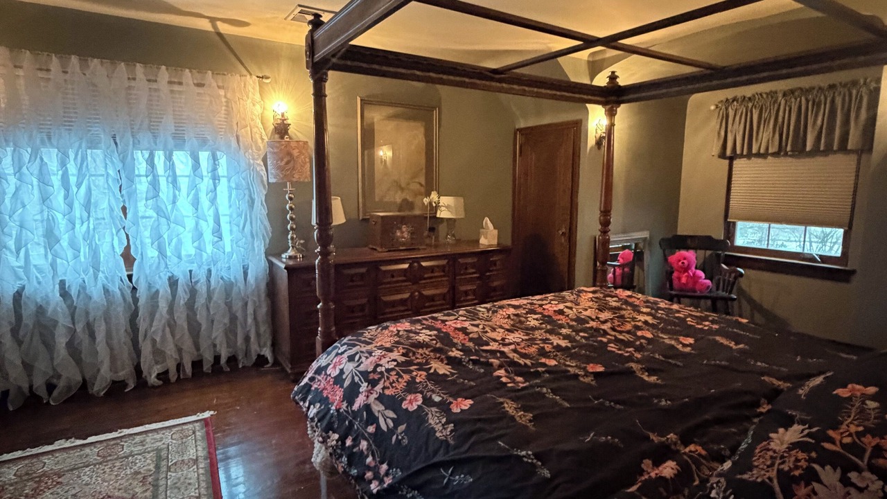 Photo of Bedroom in Rosslyn Farms