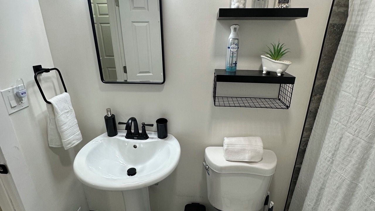 Photo of Bathroom in Melvindale