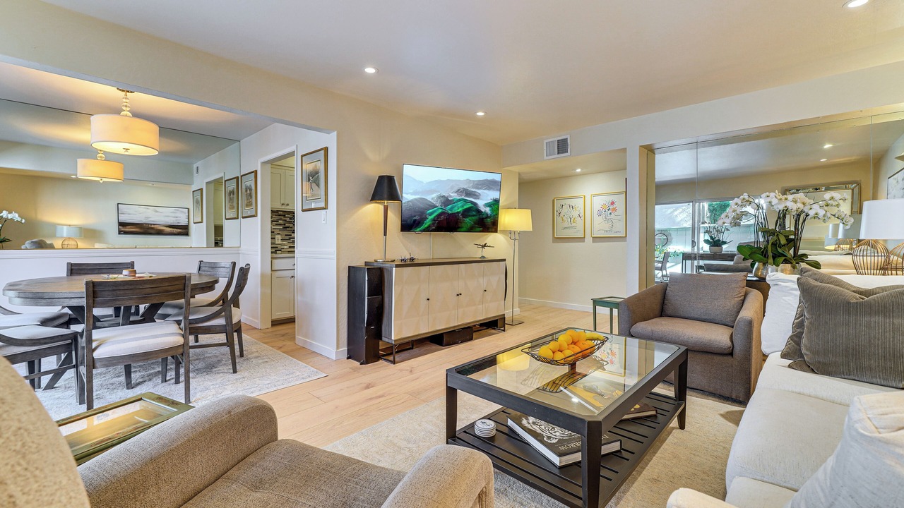 Photo of Livingroom in Sharon Heights