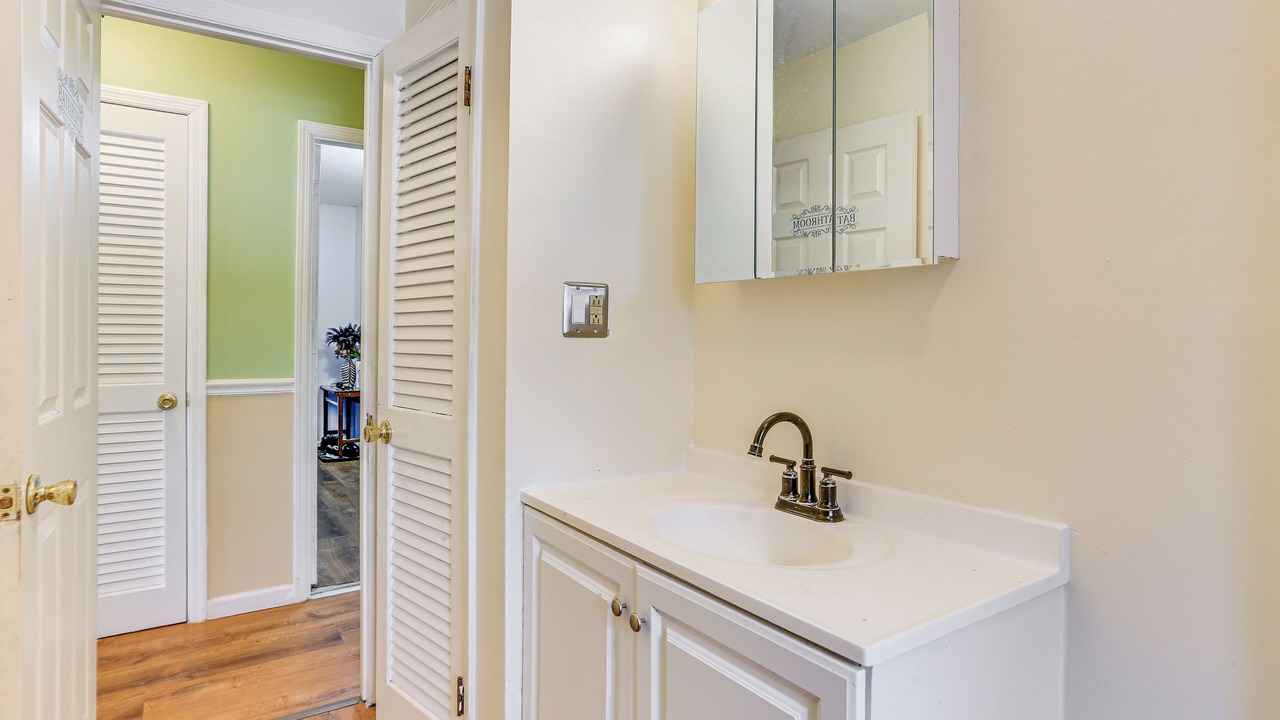 Photo of Bathroom in Newburgh