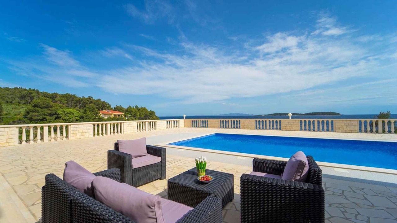 Photo of Outdoor in Potirna