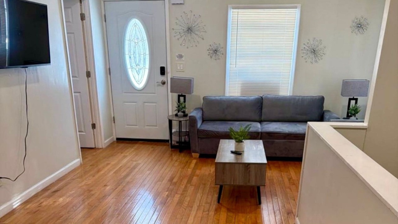 Photo of Livingroom in Montague
