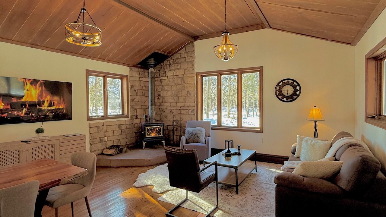 Photo of Livingroom in Bradford West Gwillimbury