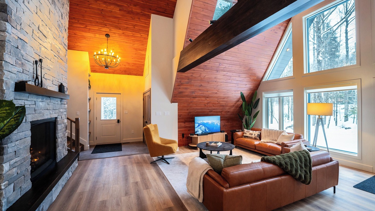 Photo of Livingroom in Haliburton