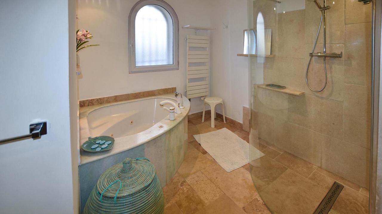 Photo of Bathroom in Entraigues-sur-la-Sorgue