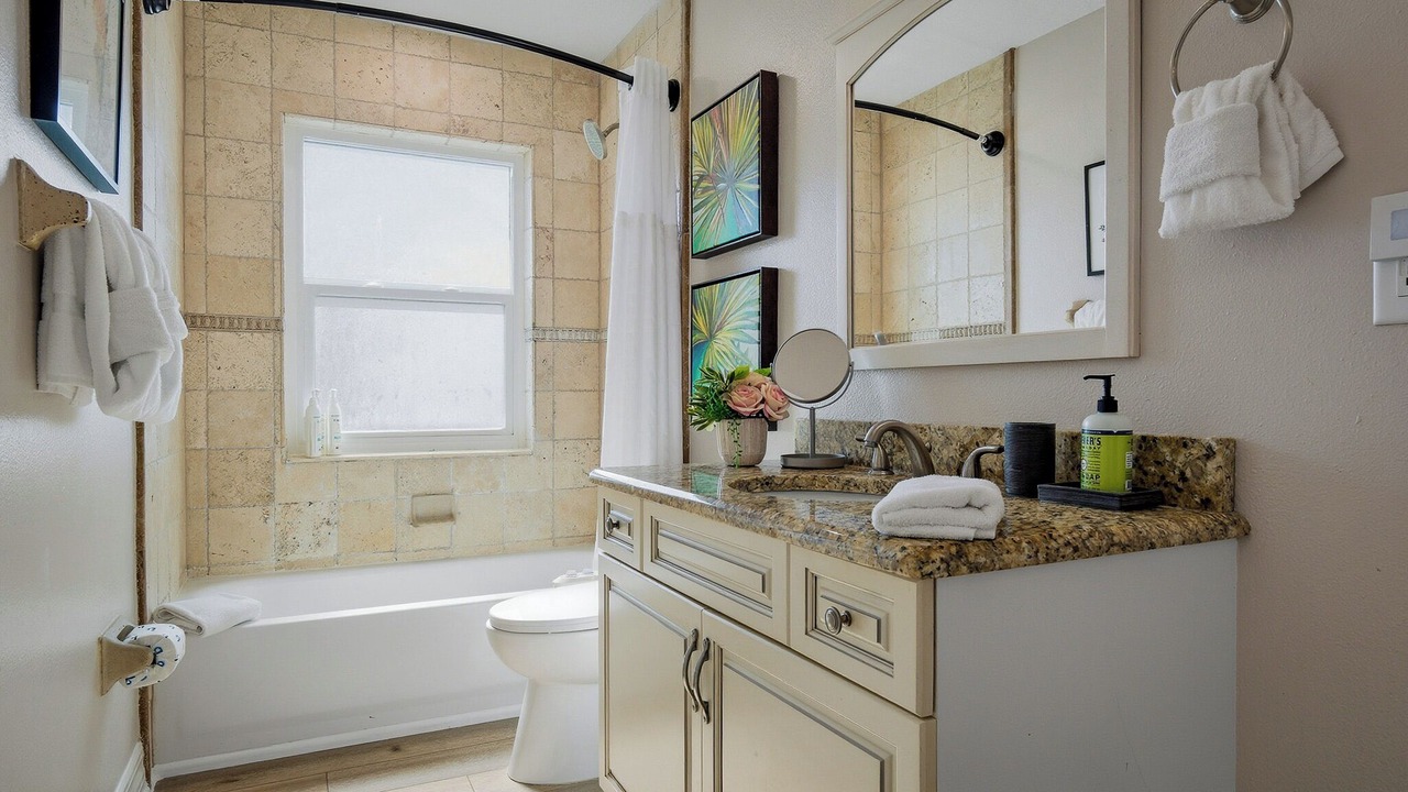 Photo of Bathroom in Independence Square