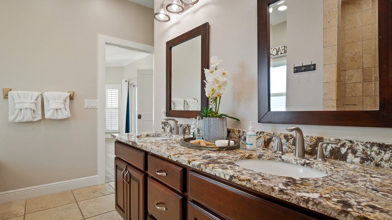 Photo of Bathroom in Independence Square