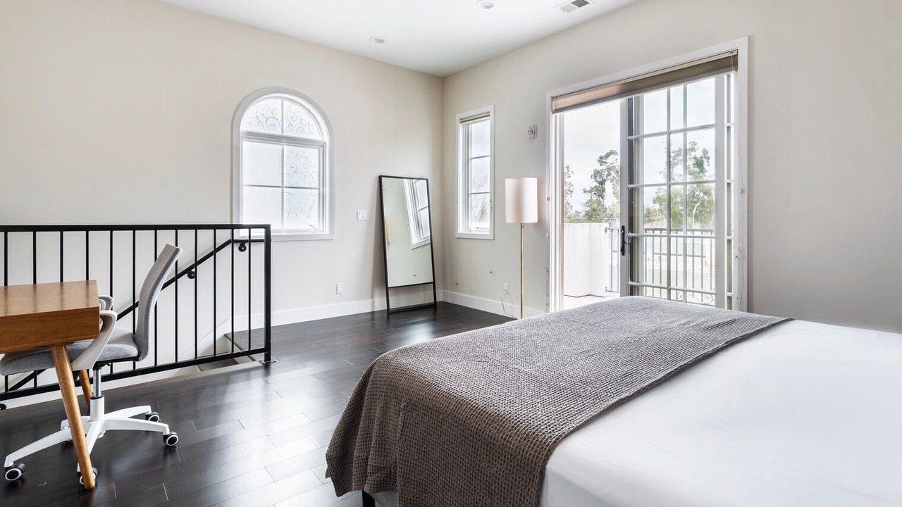 Photo of Bedroom in Downtown Burlingame