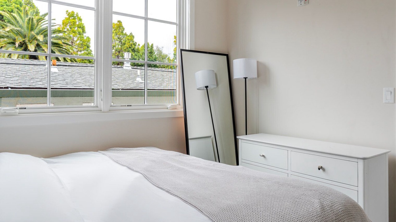 Photo of Bedroom in Downtown Burlingame