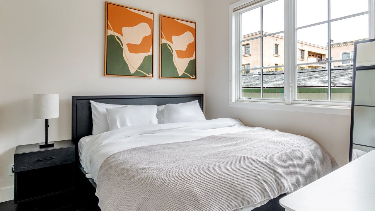 Photo of Bedroom in Downtown Burlingame