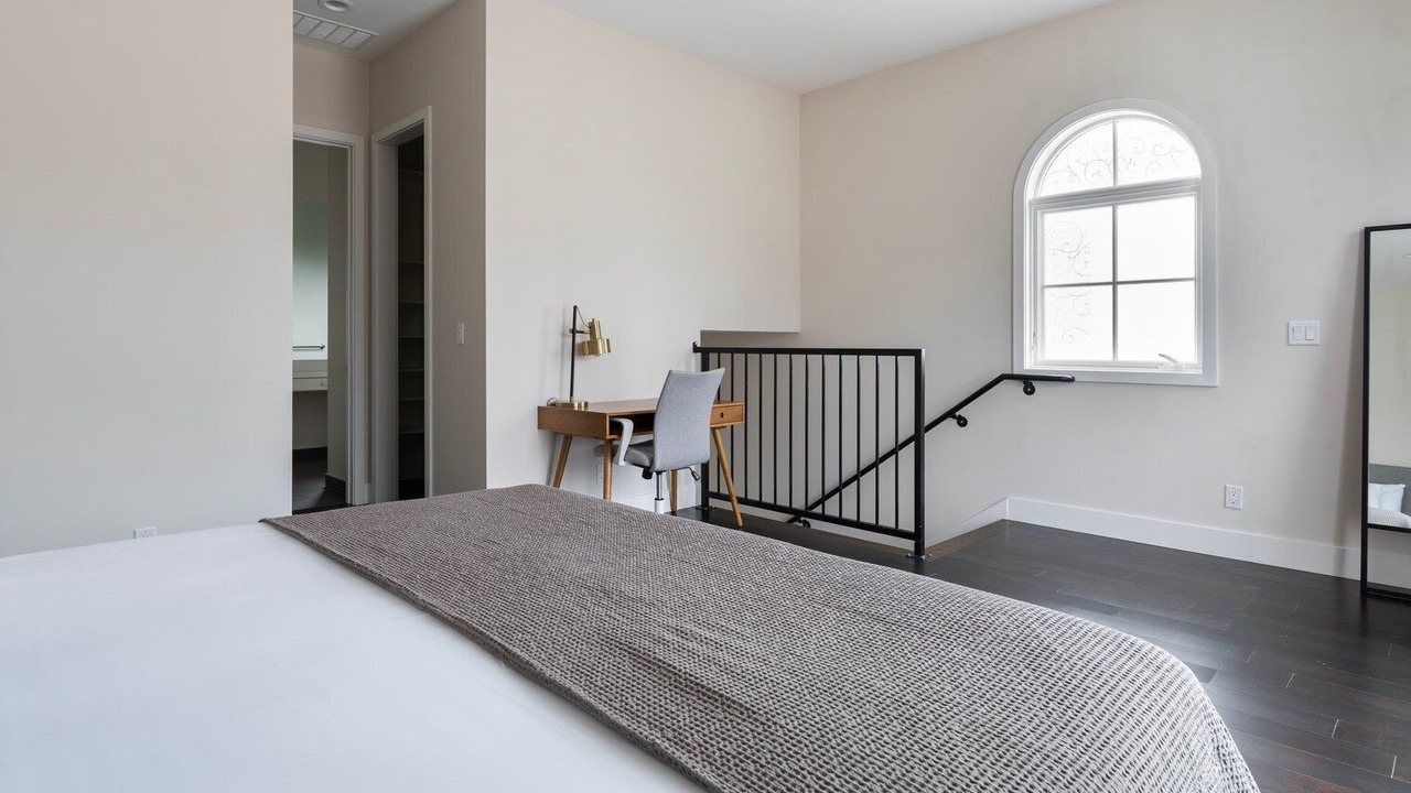 Photo of Bedroom in Downtown Burlingame