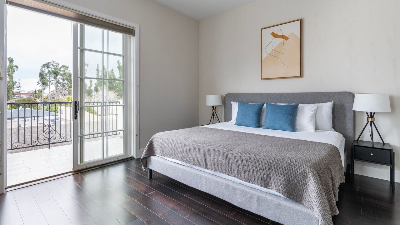 Photo of Bedroom in Downtown Burlingame
