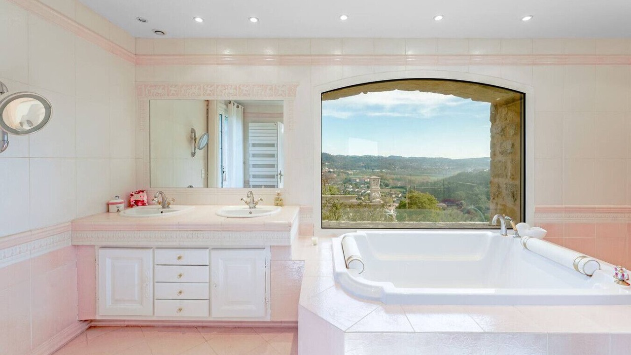 Photo of Bathroom in Pegomas