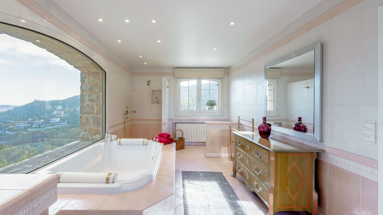 Photo of Bathroom in Pegomas