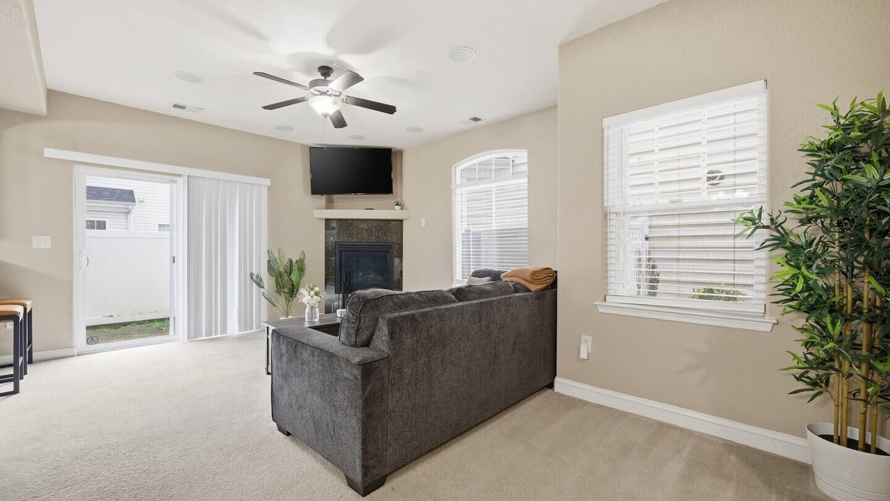 Photo of Livingroom in Norfolk - Virginia Beach