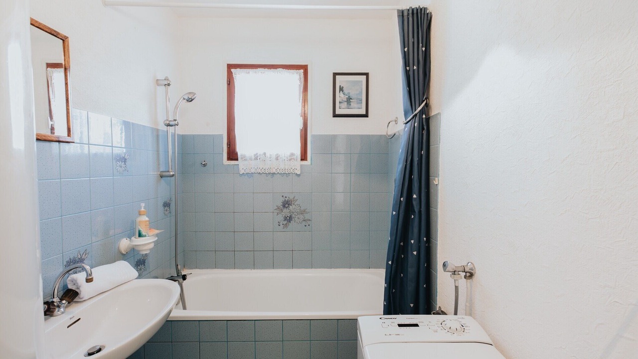 Photo of Bathroom in Porspoder