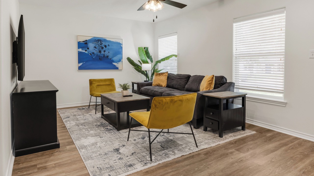 Photo of Livingroom in North Oakwood