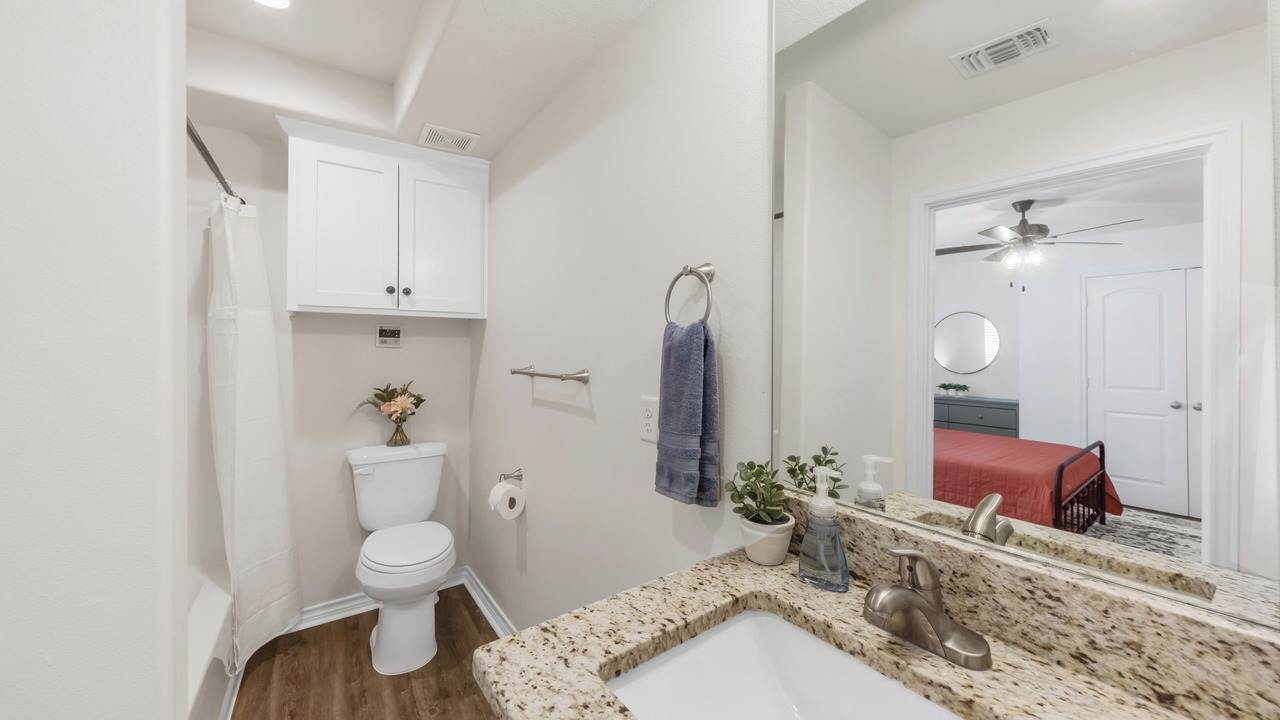Photo of Bathroom in North Oakwood