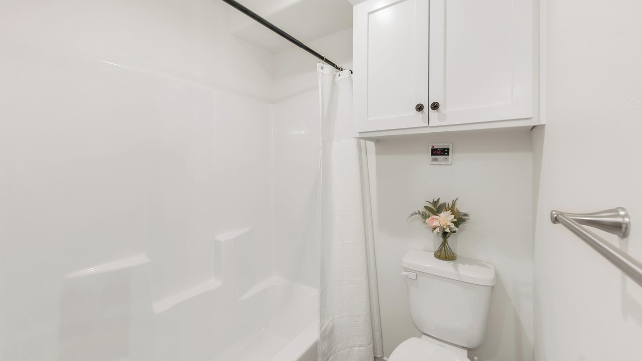 Photo of Bathroom in North Oakwood