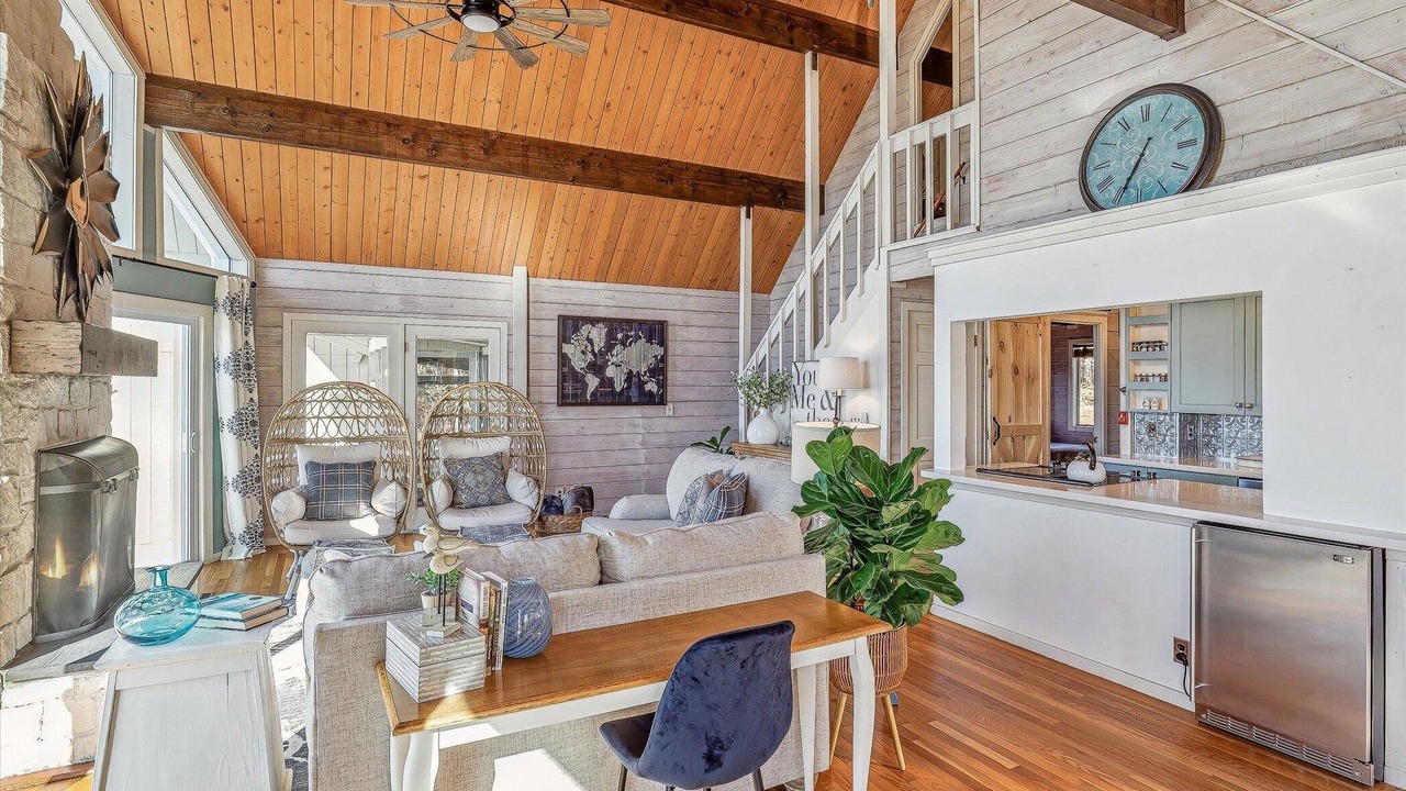 Photo of Livingroom in Lamoine