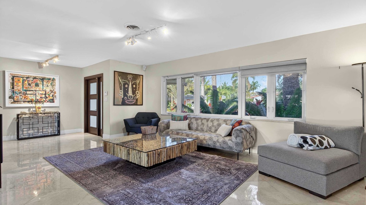 Photo of Others in Imperial Point