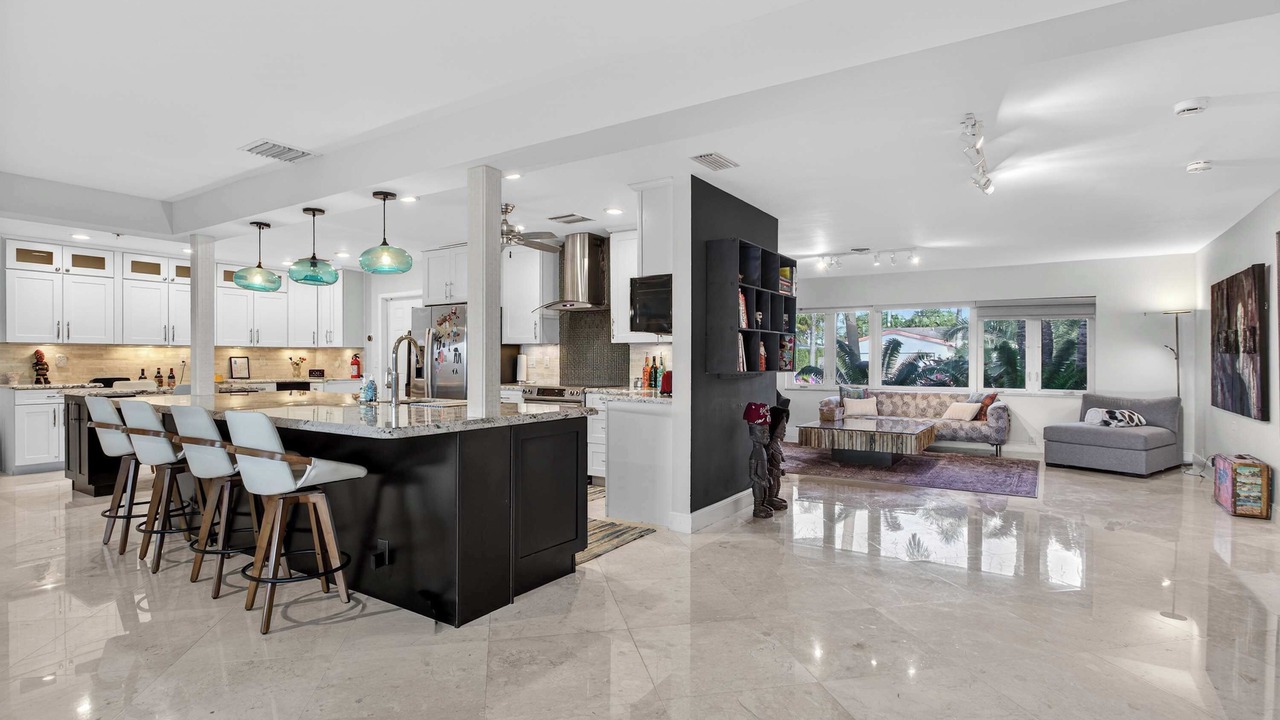 Photo of Others in Imperial Point