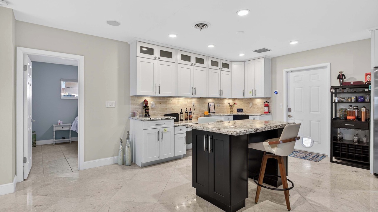 Photo of Others in Imperial Point