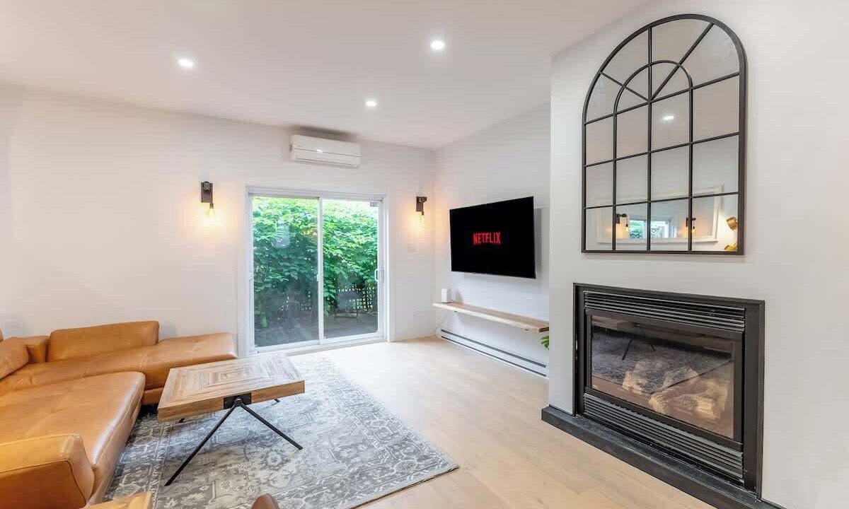 Photo of Livingroom in Youville