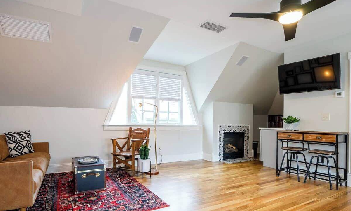 Photo of Livingroom in Five Points