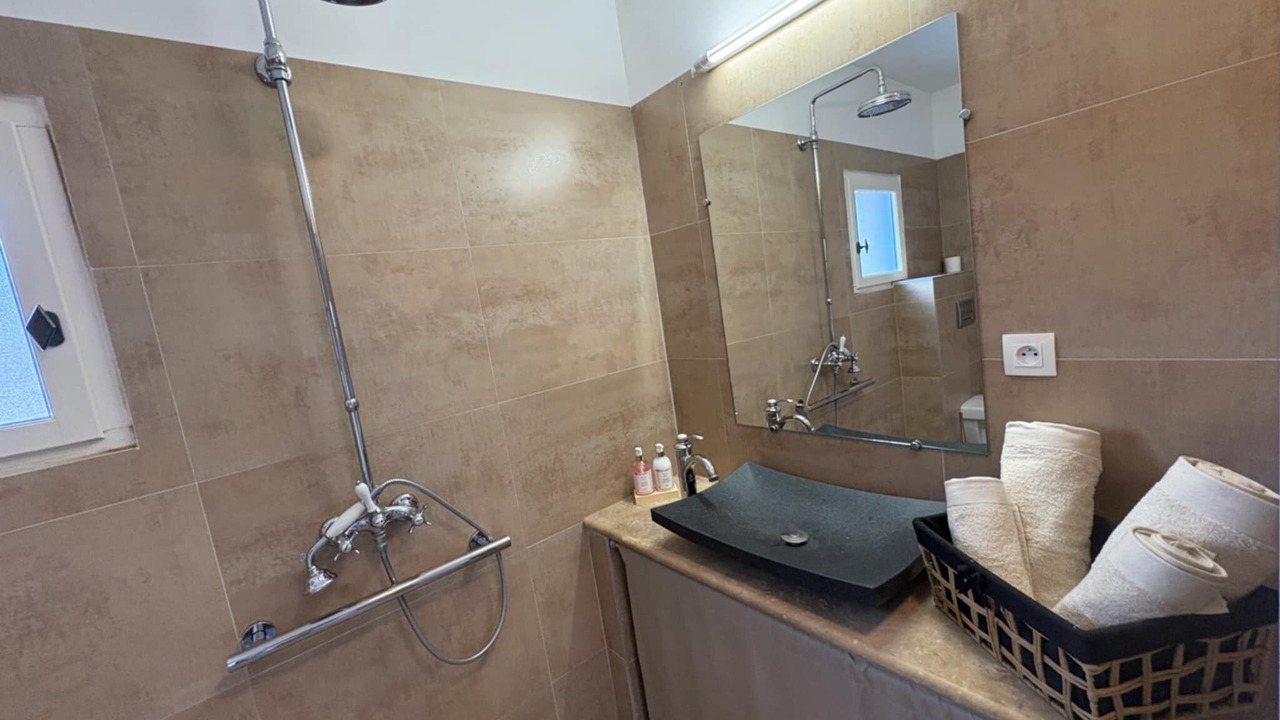 Photo of Bathroom in Saint-Laurent-de-la-Cabrerisse