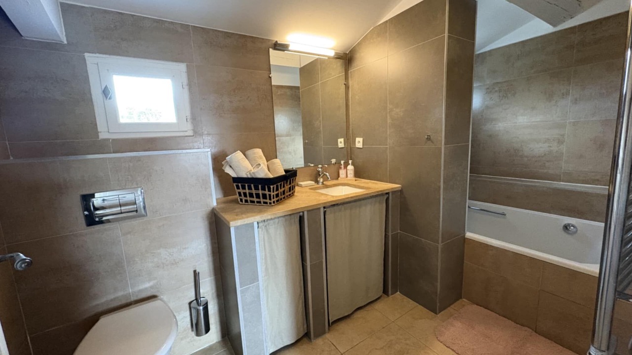 Photo of Bathroom in Saint-Laurent-de-la-Cabrerisse