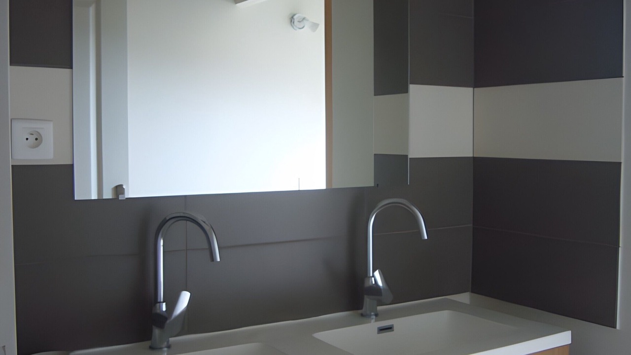 Photo of Bathroom in Curan