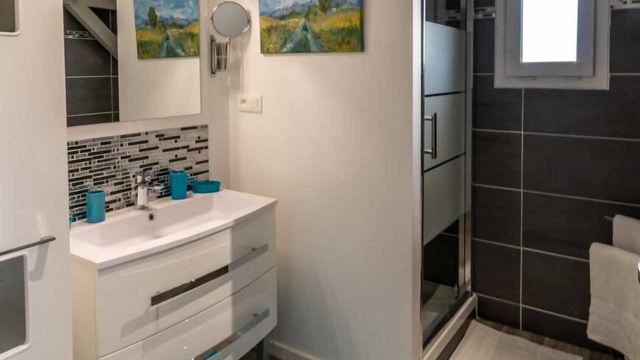 Photo of Bathroom in Saint-Julien-dArmagnac