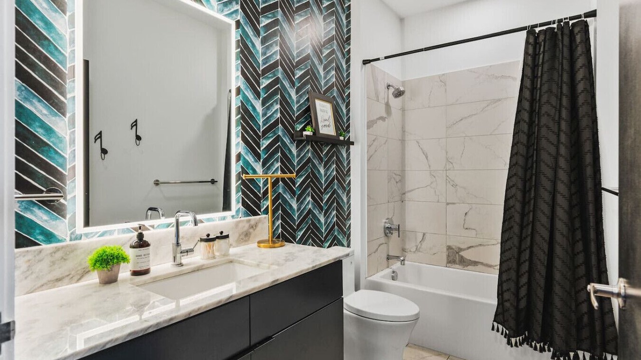 Photo of Bathroom in North Capitol