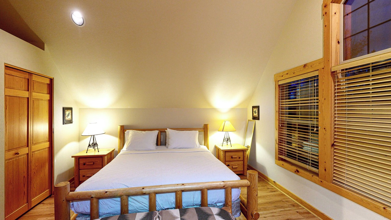 Photo of Bedroom in Klamath Falls