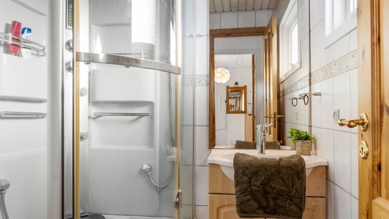 Photo of Bathroom in Hou