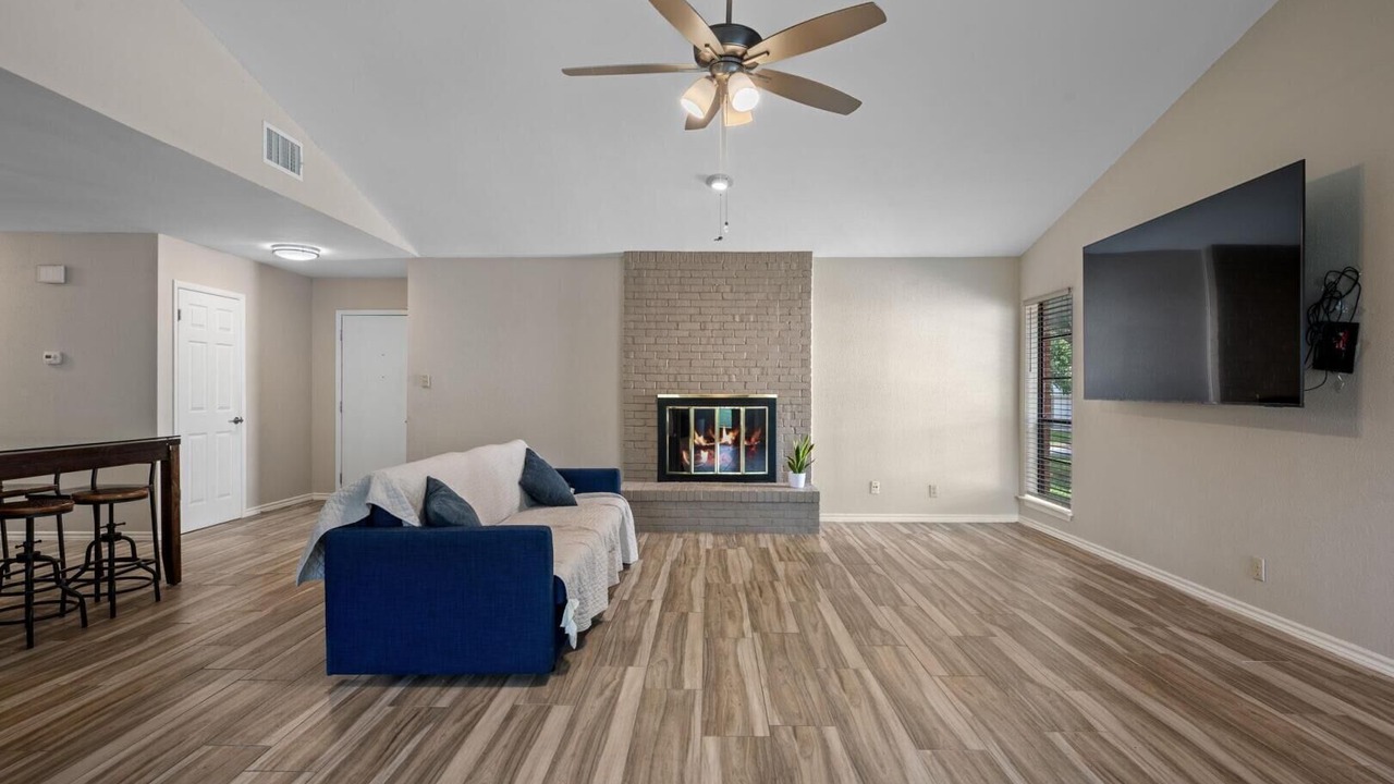 Photo of Livingroom in North Austin Civic Association