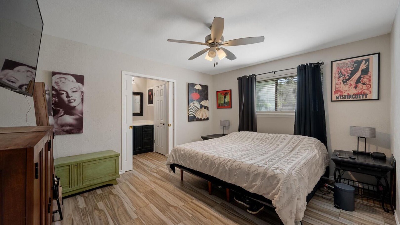 Photo of Bedroom in North Austin Civic Association
