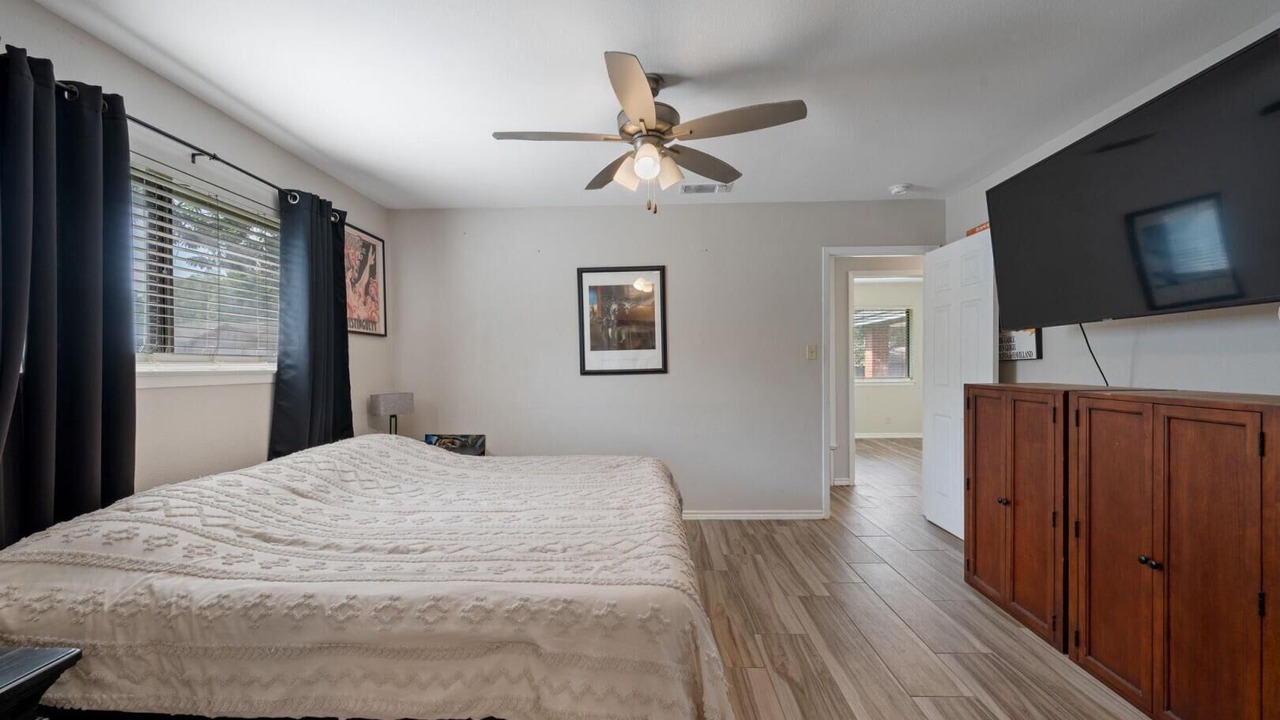Photo of Bedroom in North Austin Civic Association