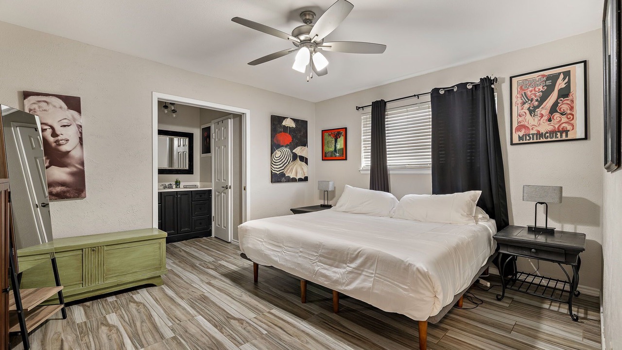 Photo of Bedroom in North Austin Civic Association