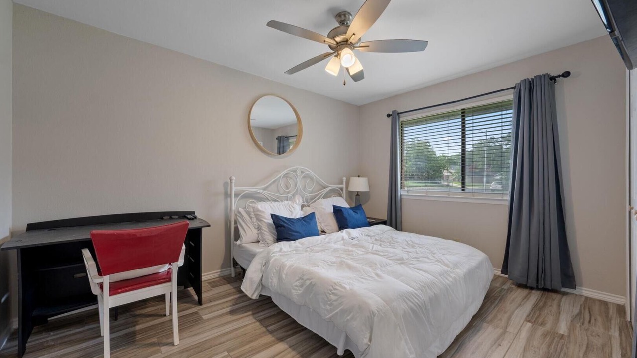 Photo of Bedroom in North Austin Civic Association