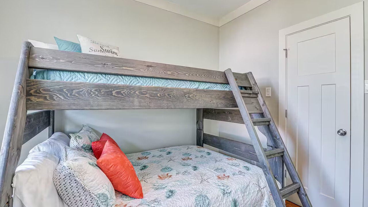 Photo of Bedroom in Terramar Beach