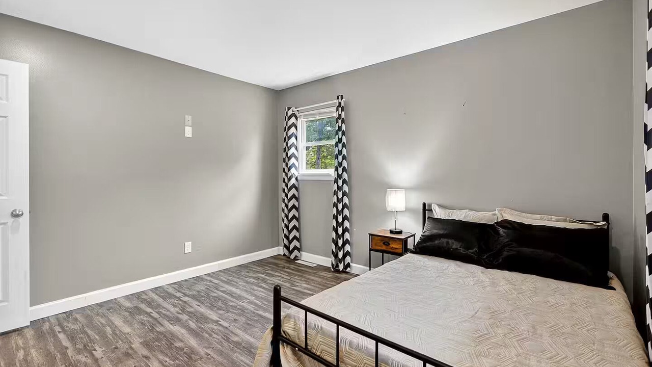 Photo of Bedroom in Newark
