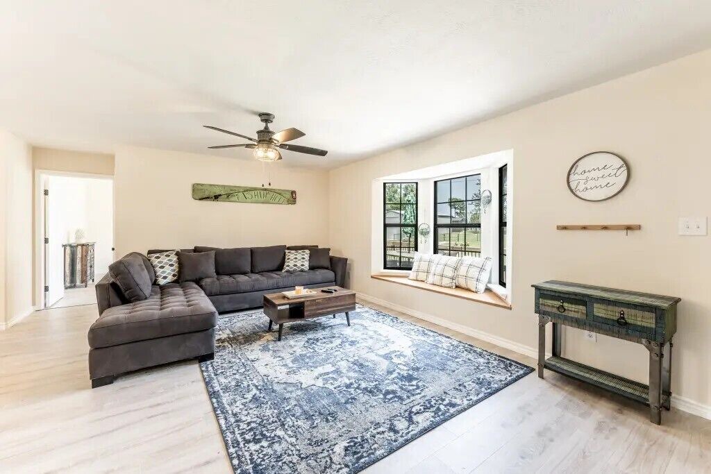 Photo of Livingroom in Pointblank