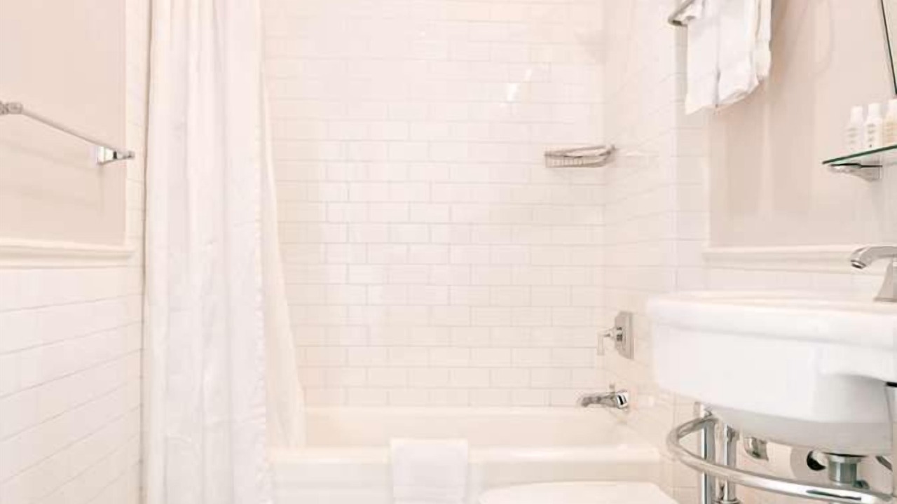 Photo of Bathroom in Goose Hollow